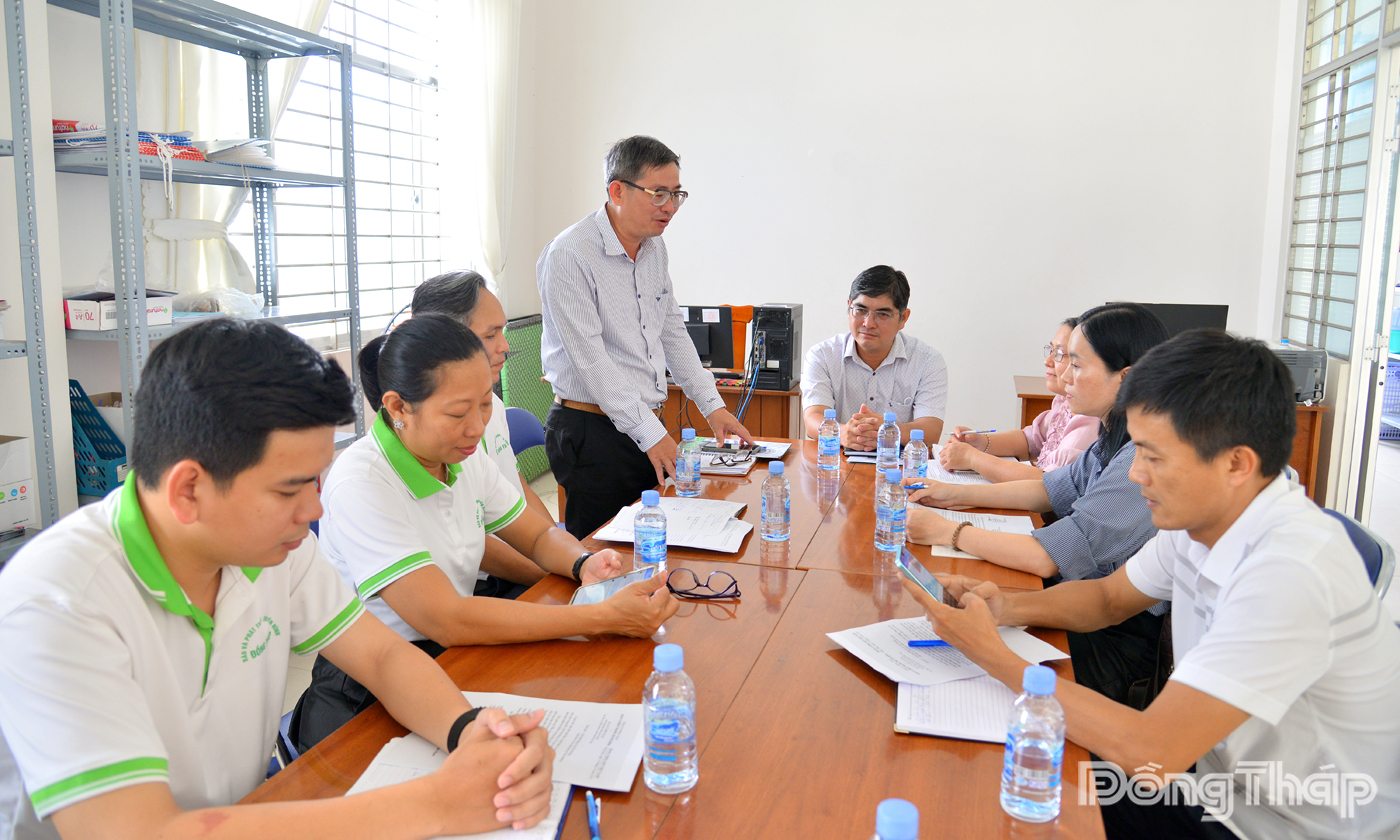 Lãnh đạo Báo và phát thanh, truyền hình Đồng Tháp làm việc với các xã về công tác phối hợp tuyên truyền