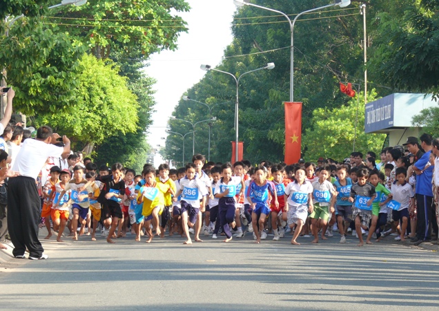 Chạy Việt dã lứa tuổi thiếu nhi tại TP. Mỹ Tho.