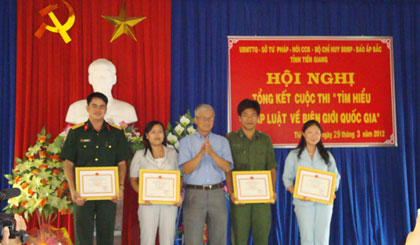 Trao giải cuộc thi 