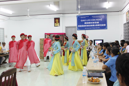 Tiết mục văn nghệ trong đêm giao lưu