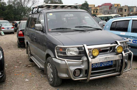 Dùng xe công đi lễ chùa.Ảnh vov.vn