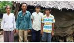 Nhà nghèo, nuôi 2 con bị bệnh và mẹ già
