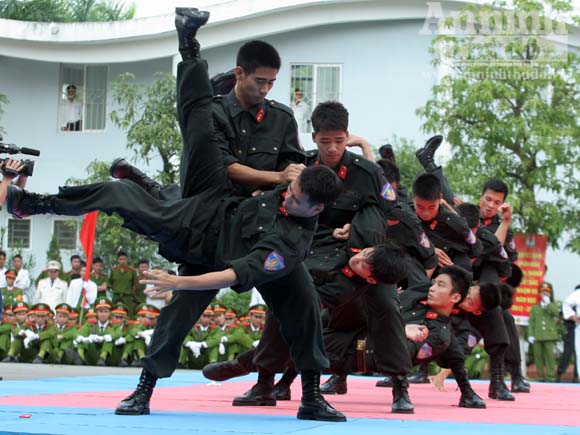 Màn đối kháng võ thuật của sinh viên Học viện Cảnh sát