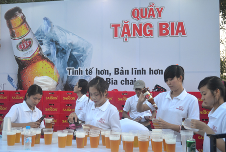 SABECO tặng bia miễn phí cho người dân tại Lễ hội 