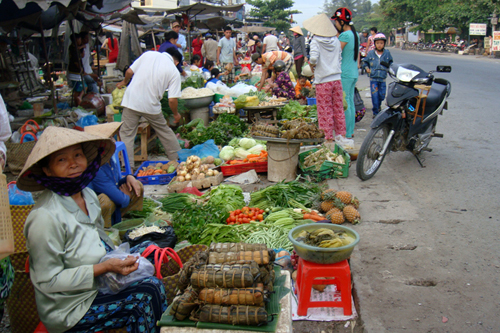 Sau Tết, giá các loại rau quả không tăng.