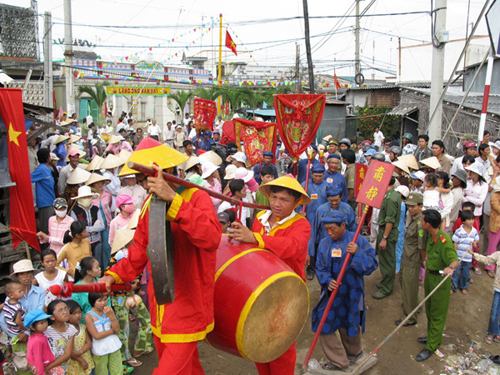 Lễ rước sắc thần.