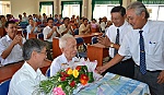 Lễ trao huy hiệu Đảng đợt 19-5