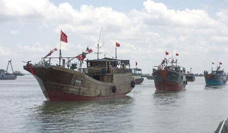 Đội 32 tàu cá Trung Quốc tới vùng nước ở Trường Sa mà Việt Nam tuyên bố chủ quyền. Ảnh: Chinanews