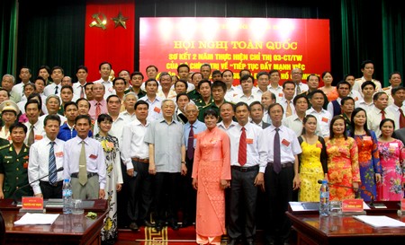 Tổng Bí thư Nguyễn Phú Trọng chụp ảnh lưu niệm cùng các đại biểu dự Hội nghị. Ảnh: chinhphu.vn