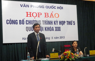 Chủ nhiệm Văn phòng Quốc hội, Người phát ngôn của Kỳ họp thứ 5, ông Nguyễn Hạnh Phúc. 