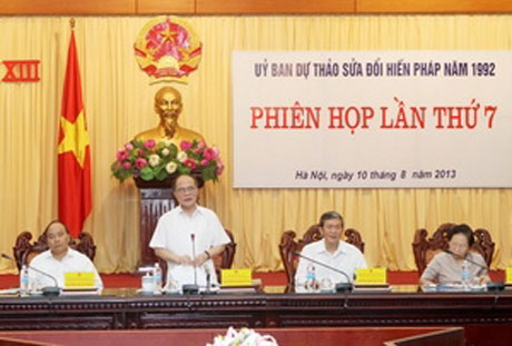 Chủ tịch Quốc hội Nguyễn Sinh Hùng phát biểu tại phiên họp Ủy ban Dự thảo sửa đổi Hiến pháp.