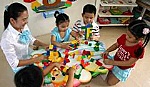 Bỏ nhiều thiết bị dạy chữ trong trường mầm non