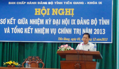 Bí thư Tỉnh ủy phát biểu tại hội nghị.