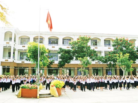Học sinh Trường Tiểu học Lý Tự Trọng trong giờ tập thể dục.