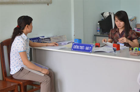 Bộ phận một cửa tại UBND phường 4, TP. Mỹ Tho.