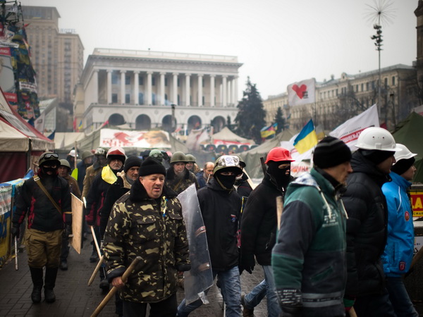 Người biểu tình chống Chính phủ tại quảng trường Độc lập ở thủ đô Kiev, Ukraine ngày 8-2. 