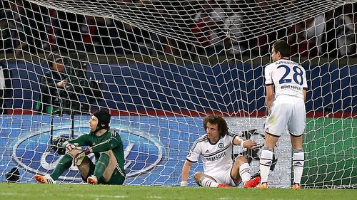  Mourinho nhận thất bại trong chuyến trở lại Paris vì hàng thủ thi đấu tệ hại (Ành: PA) 