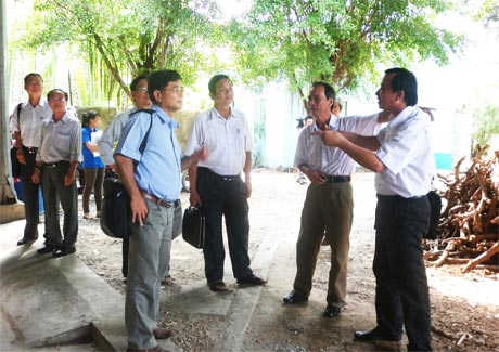 Đoàn khảo sát tại Công ty CP Dầu thực vật Tiền Giang.
