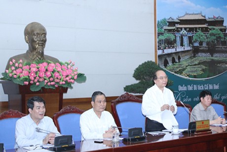 Phó Thủ tướng Nguyễn Xuân Phúc nêu rõ: Nền hành chính vẫn còn nhiều yếu kém, khiếm khuyết, vì thế cần phải tập trung làm thật tốt. Ảnh VGP/Lê Sơn