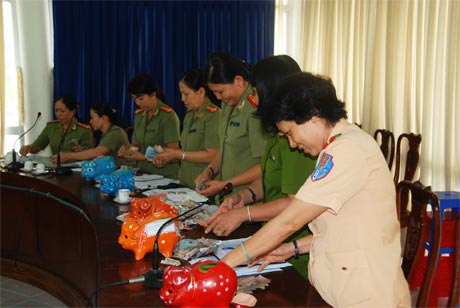 Phụ nữ Công an Tiền Giang với  phong trào  
