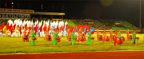 Chương trình biểu diễn nghệ thuật với chủ đề “Âm vang sông Tiền”.