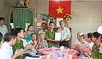 Trao nhà đồng đội