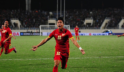 Vietnam’s Que Ngoc Hai clebrates his opener.