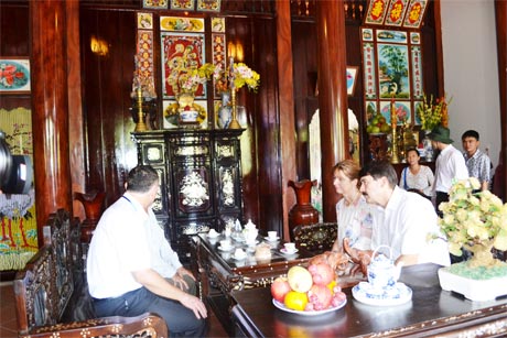 Tổng thống Áder János cùng phu nhân thăm gia đình truyền thống người Việt.