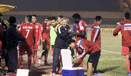 Ông Lê Thụy Hải và các học trò đã có khởi đầu như mơ tại V-League 2015.