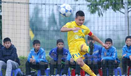Quang Hải tỏa sáng, U19 Hà Nội T&T vẫn bị cầm hòa. (Ảnh: Minh Chiến/Vietnam+)