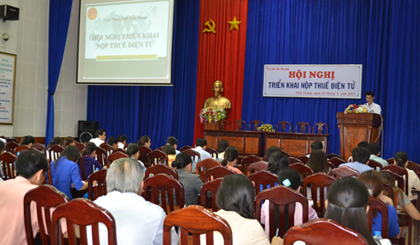 Hội nghị tập huấn về nộp thuế điện tử do Cục Thuế tổ chức vào ngày 22-4.