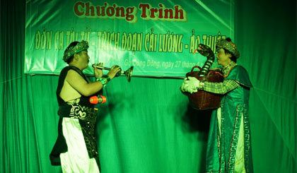 Tiết mục kịch câm hài “Con rắn” do Minh Tuấn  và Thanh Sơn biểu diễn.