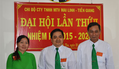 Chi ủy nhiệm kỳ mới ra mắt tại đại hội.