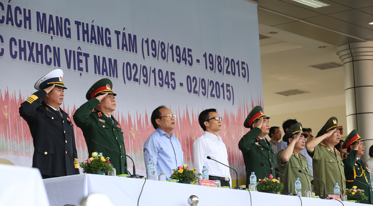  Phó Thủ tướng Vũ Đức Đam, Trưởng Ban Tổ chức cấp quốc gia kỷ niệm các ngày lễ lớn trong 2 năm 2014-2015 và lãnh đạo các Bộ ngành TƯ tại buổi sơ duyệt. Ảnh: VGP/Đình Nam