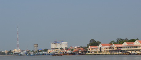 TP.Mỹ Tho nhìn từ cồn Tân Long. Ảnh: Như Lam