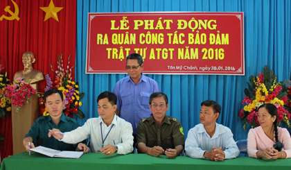 Ký kết giao ước thi đua.
