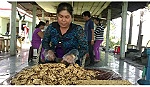 Ngọt thơm đặc sản mứt khóm Tân Phước