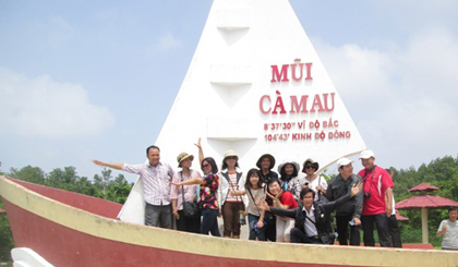 Đoàn Văn nghệ sĩ Tiền Giang tại Đất Mũi.