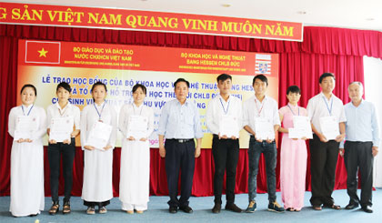 Lễ trao học bổng của Bộ Khoa học - Nghệ thuật bang Hessen và Tổ chức Hỗ trợ Đại học thế giới CHLB Đức cho sinh viên xuất sắc khu vực ĐBSCL.
