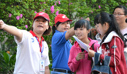 Chương trình Tiếp sức mùa thi do Hội Sinh viên Trường Đại học Tiền Giang thực hiện năm 2015.                                                                                                                           Ảnh: NHƯ LAM