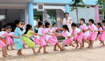 Trẻ em cần được chăm sóc sức khỏe, giáo dục và đảm bảo điều kiện vui chơi, giải trí. 	Ảnh: HUỲNH NGỌT
