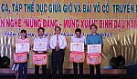 Trao 27 giải hát Quốc ca, tập thể dục giữa giờ, bài võ cổ truyền