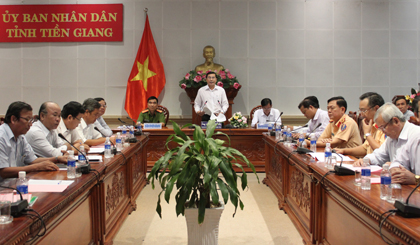 Ông Lê Văn Hưởng, Chủ tịch UBND tỉnh phát biểu tại hội nghị trực tuyến