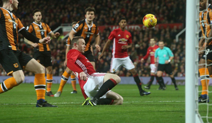 Đội trưởng Rooney cũng bỏ lỡ cơ hội ngon ăn trong hiệp 1. Ảnh: Bongdaplus