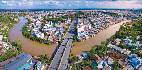 Khúc co sông Bảo Định trong lòng TP. Mỹ Tho.                                                                                                                                Ảnh: Lê Hải