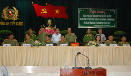 Các đơn vị ký kết thực hiện 6 điều Bác Hồ dạy CAND.