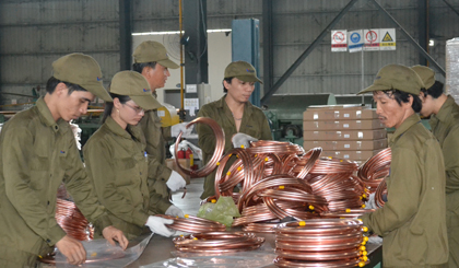 Lao động nam cần rèn luyện tác phong công nghiệp để cơ hội tìm được việc làm cao hơn. 					        Ảnh: Ngô Tông  