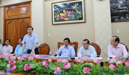 Ông Lê Văn Hưởng, Chủ tịch UBND tỉnh phát biểu tại buổi làm việc