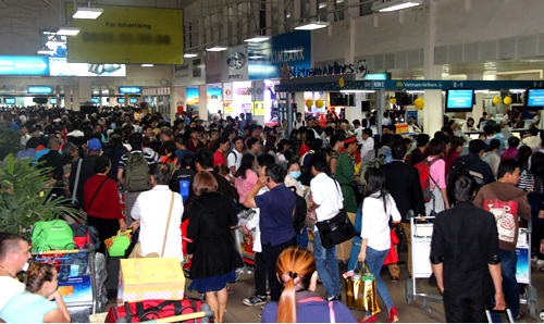 Quá tải của sân bay Tân Sơn Nhất