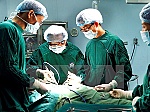 Gắp nội soi thành công bệnh nhân kẹt hàm răng giả trong thực quản